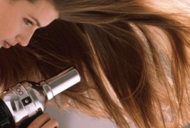 6 навики со кои несвесно ја оштетуваме косата