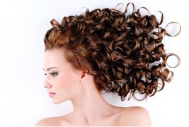 Како да направите кадрици со пегла за коса?