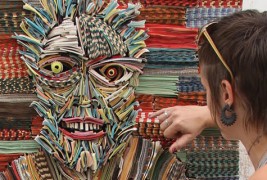 Скулптури и портрети од стари весници и книги