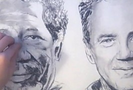 Уметник црта портрети со двете раце истовремено