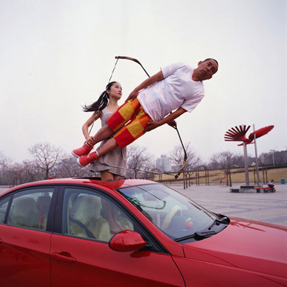 (8) Интересен склоп од акробатика и магија Интересен склоп од акробатика и магија