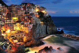 Колоритно селце сместено во карпа