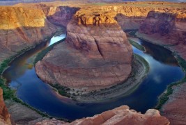 Речен залив во форма на потковица