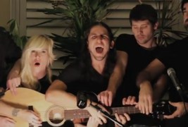 „Somebody That I Used to Know“ отсвирена од 5 луѓе на една гитара