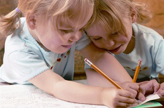 (1) Главните фактори за интелектуалниот развој на децата Главните фактори за интелектуалниот развој на децата