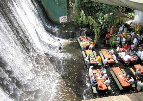 Ресторан под водопади
