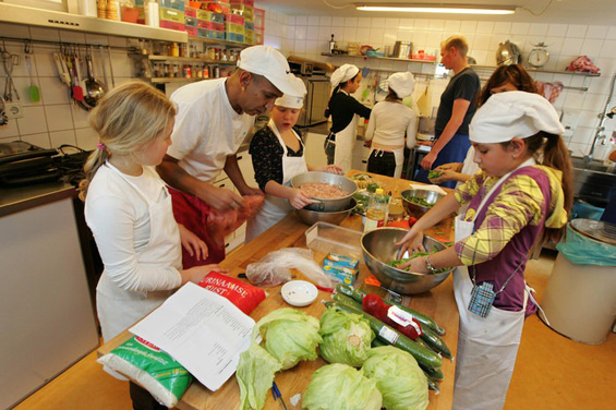 Ресторан во кој работат мали дечиња