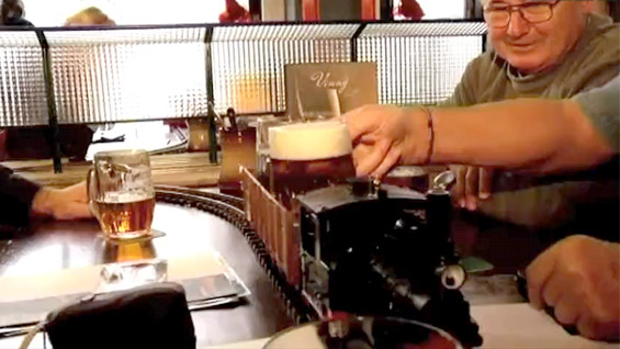 Чешки бар во кој наместо келнери ве служат вовчиња