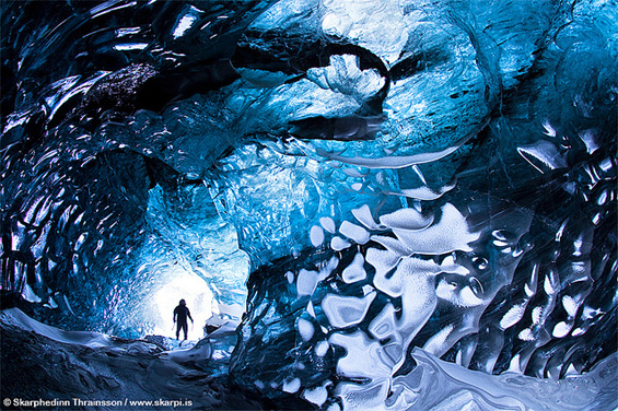 Авантурист направил фотографии во ледена пештера на -12° C