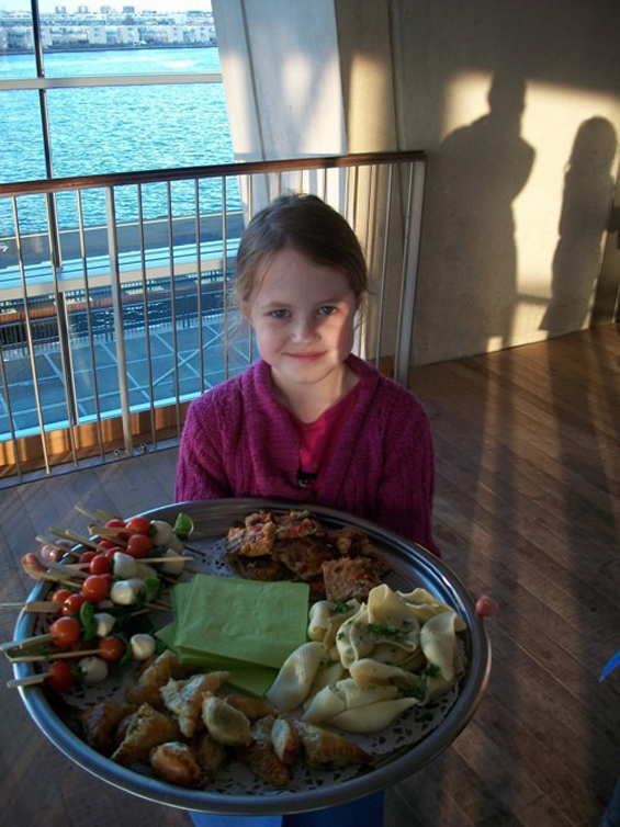 Ресторан во кој работат мали дечиња