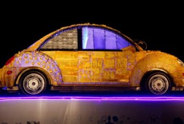 Автомобил од отпаден материјал