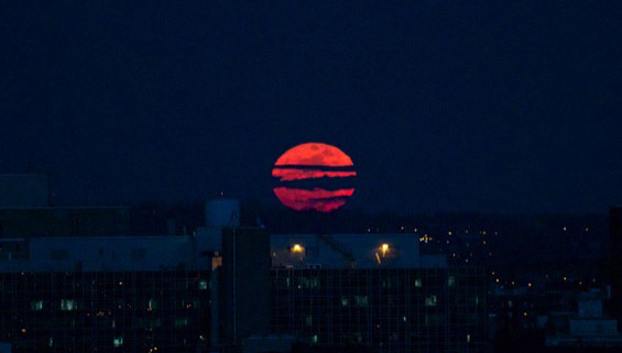 (1) Боите на месечината Боите на месечината