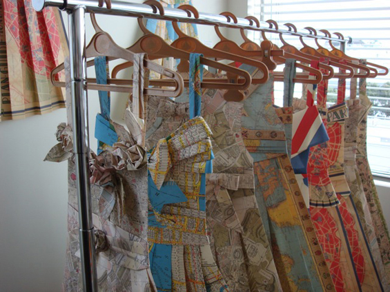 Фустани направени од географски карти