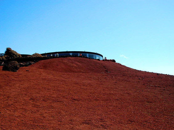 (2) Ресторан на врв на вулкан Ресторан на врв на вулкан