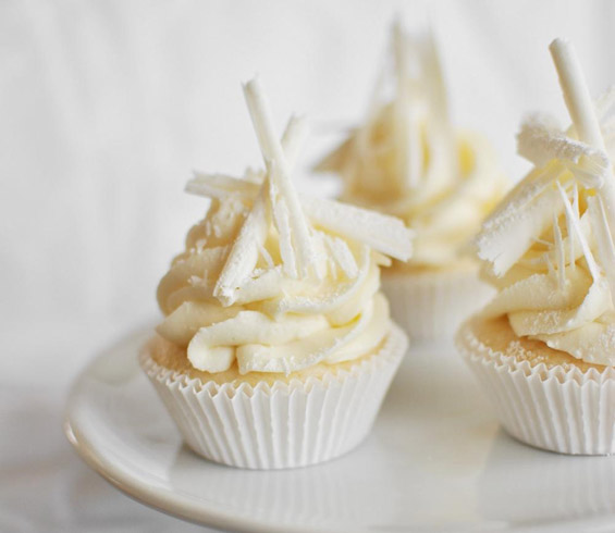 Снежни мини ванила тортички