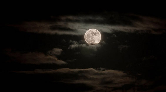 (9) Боите на месечината Боите на месечината