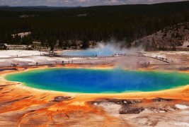 Големиот призматички извор - колоритно чудо на природата