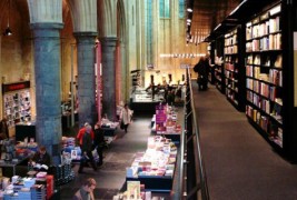 Стара црква претворена во модерна библиотека