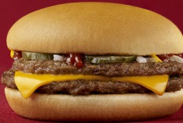 Зошто храната на рекламите изгледа многу повкусно отколку во живо?