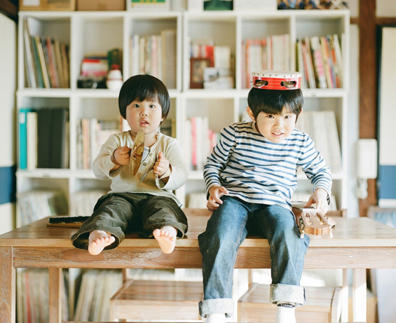 Детството на две јапонски братчиња