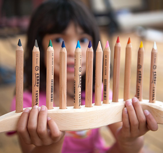 (22) Креативни држачи за вашиот прибор за пишување Креативни држачи за вашиот прибор за пишување