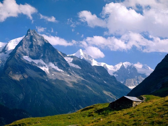 Грандиозниот врв Матерхорн во Швајцарија