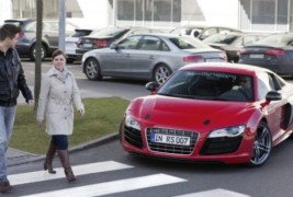 Композитор го компонира звукот на електричните модели на Ауди