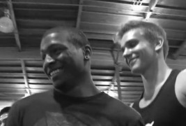 Момче кое и пркоси на гравитацијата