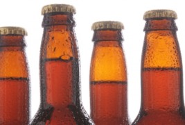 Како да отворите шише без отворач