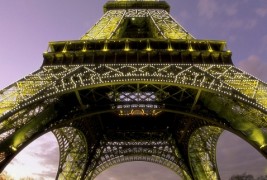 Ајфеловата Кула од малку поинаква перспектива