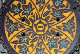 Капаците од шахтите во Јапонија во улога на уметнички платна