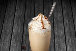 Ледено лате со карамела