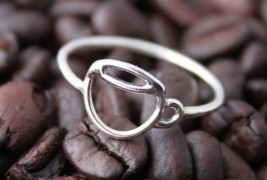 Накит инспириран и изработен од кафе