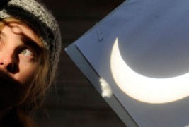 Спектакуларни фотографии од затемнувања на сонцето низ светот