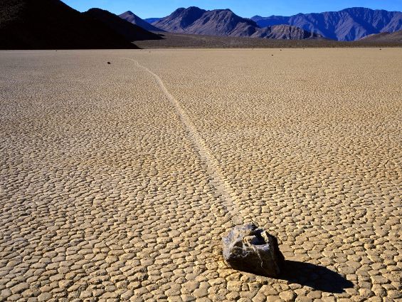 Мистериозните лизгачки камења во Долината на смртта