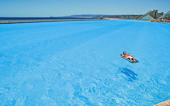 Ви се плива ли во најголемиот базен во светот?