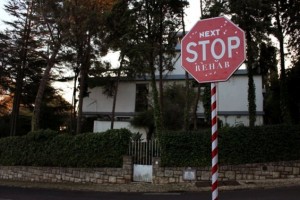 Знакот СТОП во неколку симпатични варијанти