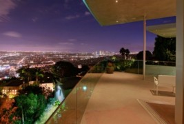 Луксузна куќа со панорамски поглед над Лос Анџелес