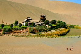 Прекрасна пустинска оаза во Кина