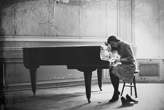 Поезија: Неминлив дел од животот или?