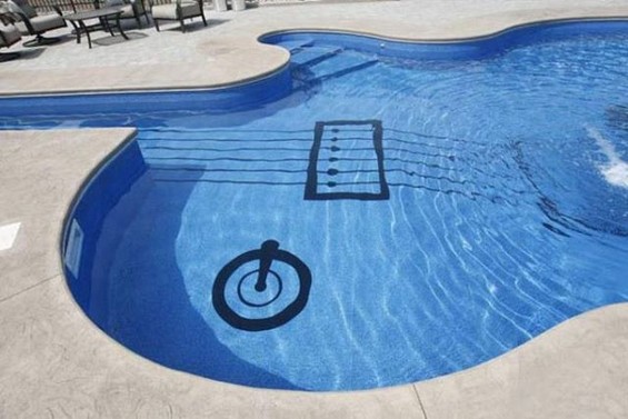 Совршен базен за љубителите на гитарите