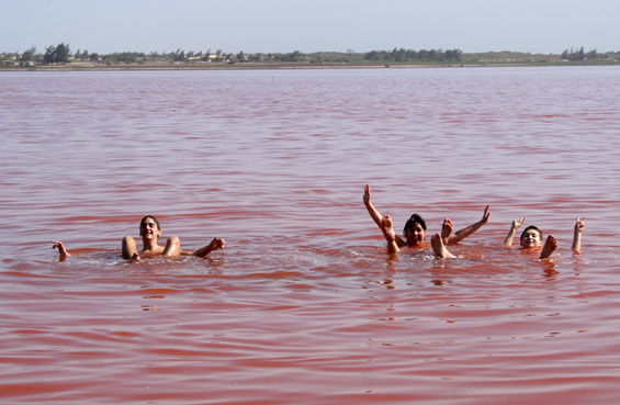 Розовото езеро Ретба
