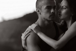 10 знаци дека се заљубувате во неа