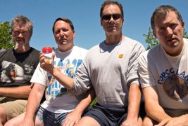 Петмина пријатели се фотографираат исто на секои пет години