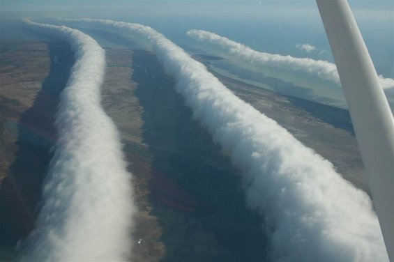 Необични формации на облаци