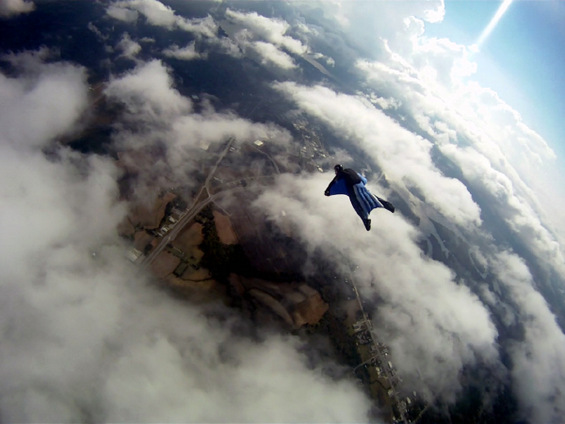 Вингсуит летање – врвно адреналинско искуство