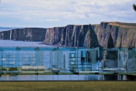 Стаклена и целосно провидна куќа за оние кои не се срамат