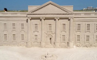 Белата куќа во Сад, изградена само од песок