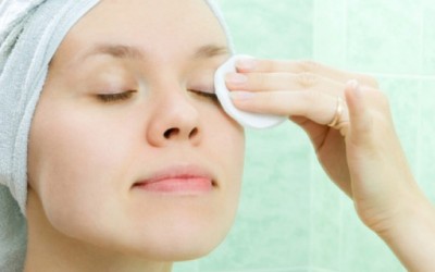 Како да направите домашен тоник за чистење на шминка?