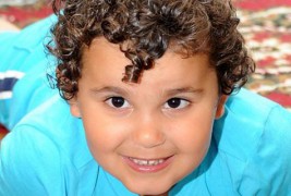 Неверојатно: двегодишно момче ги знае сите држави во светот